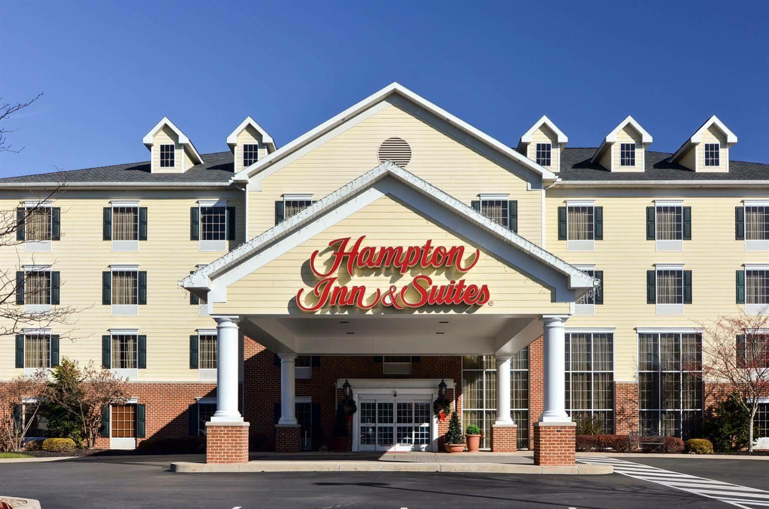 Hampton Inn & Suites State College At Williamsburg Square Exterior photo